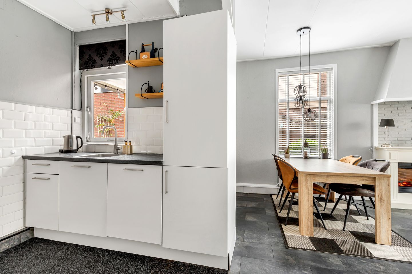 Photo 14 of Leeghwaterstraat 120