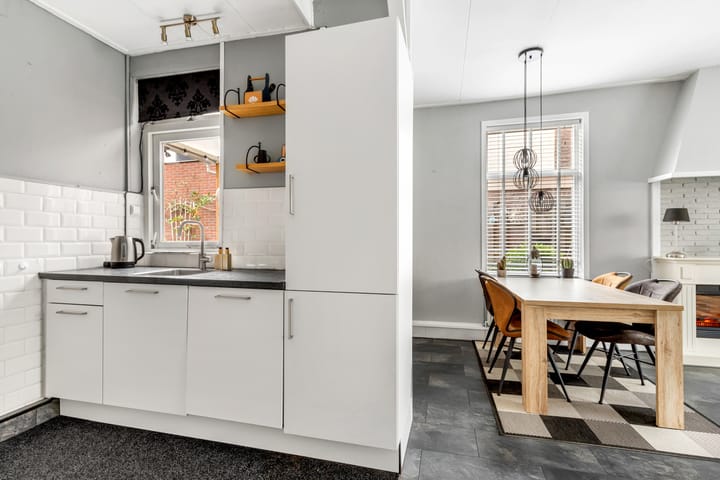 Photo 14 of Leeghwaterstraat 120