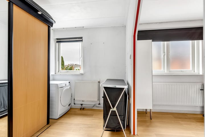 Photo 22 of Leeghwaterstraat 120