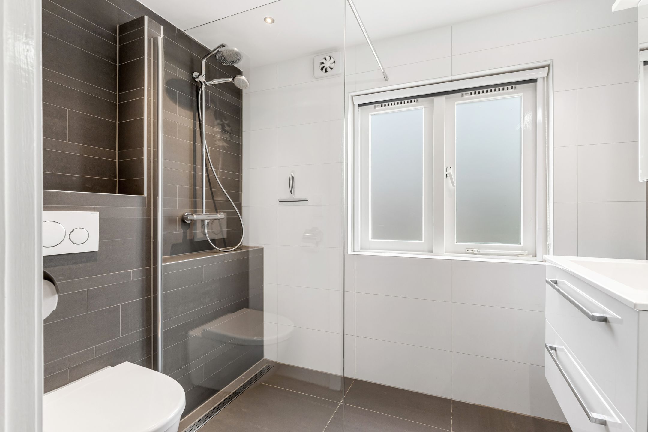 Photo 24 of Leeghwaterstraat 120