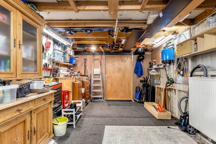 Photo 26 of Leeghwaterstraat 120