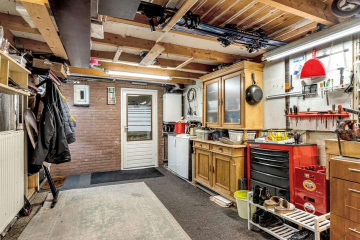 Photo 27 of Leeghwaterstraat 120