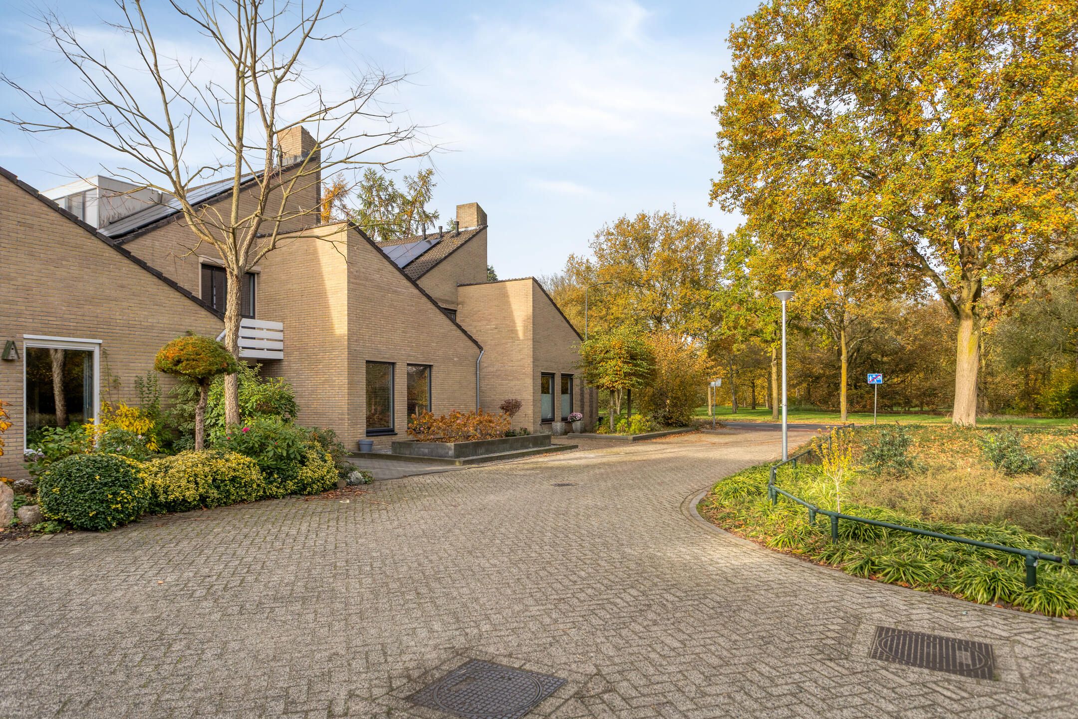 Photo 3 of Landschrijversveld 115