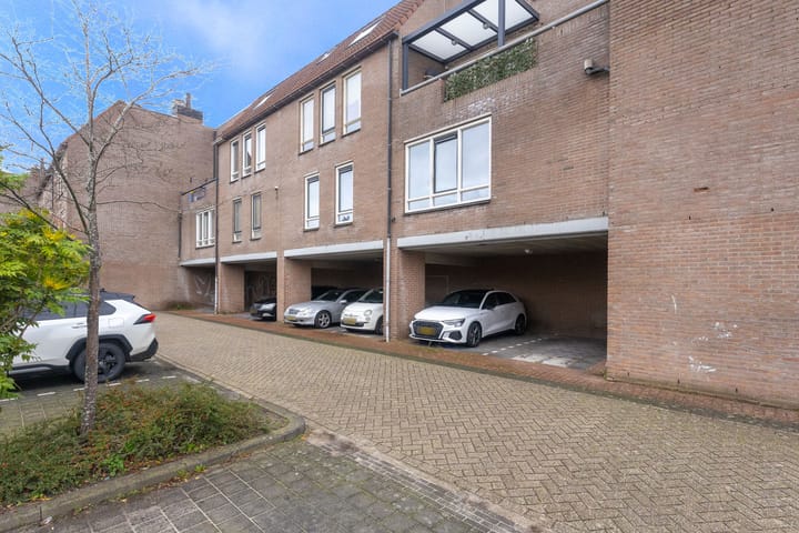 Photo 20 of De Veste 17 13