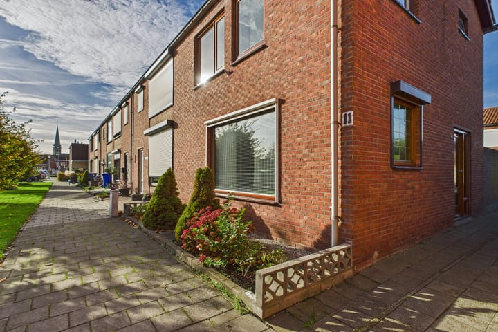 Photo 32 of Oranjestraat 11