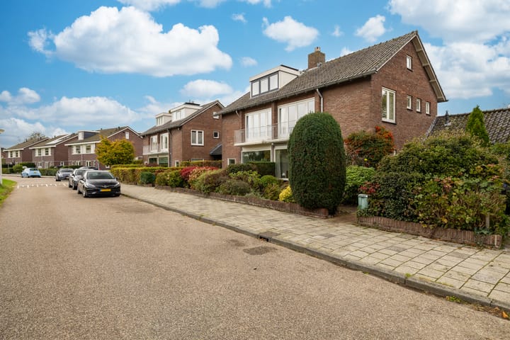 Foto 3 van van Limburg Stirumlaan 11