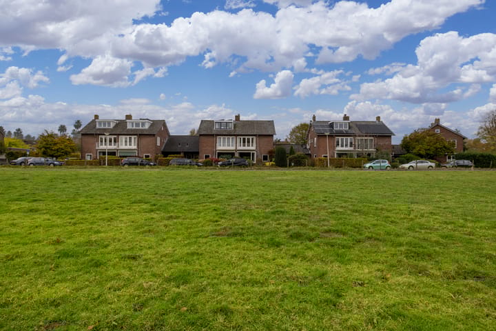 Foto 4 van van Limburg Stirumlaan 11