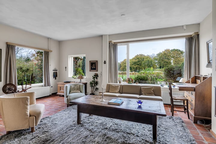 Foto 10 van van Limburg Stirumlaan 11