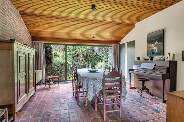 Foto 12 van van Limburg Stirumlaan 11