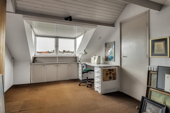 Foto 29 van van Limburg Stirumlaan 11