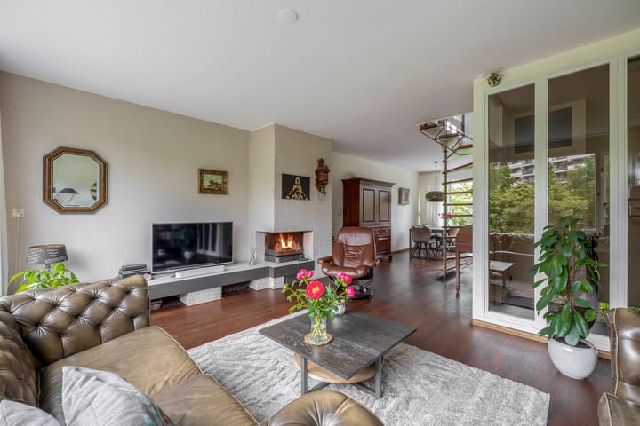 Photo 2 of Plutostraat 33