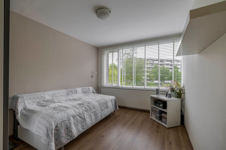 Photo 41 of Plutostraat 33