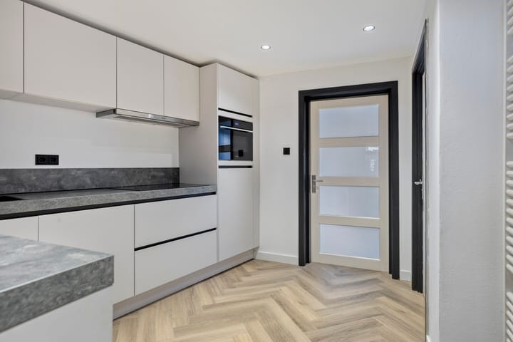 Photo 8 of Lange St. Janstraat 3