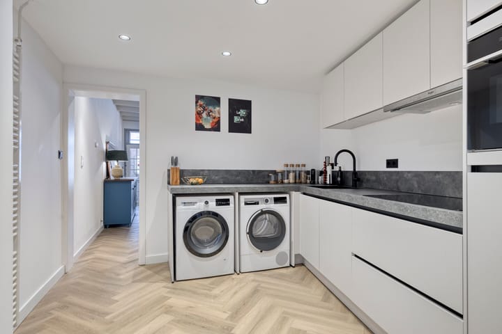 Photo 9 of Lange St. Janstraat 3