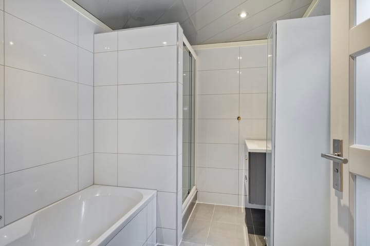 Photo 10 of Lange St. Janstraat 3