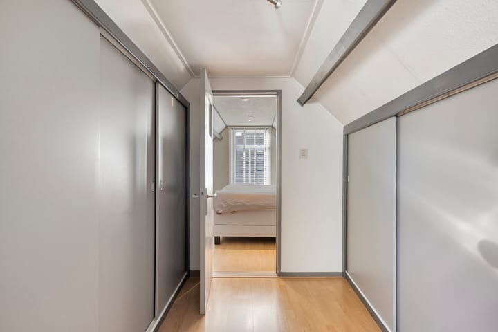 Photo 12 of Lange St. Janstraat 3