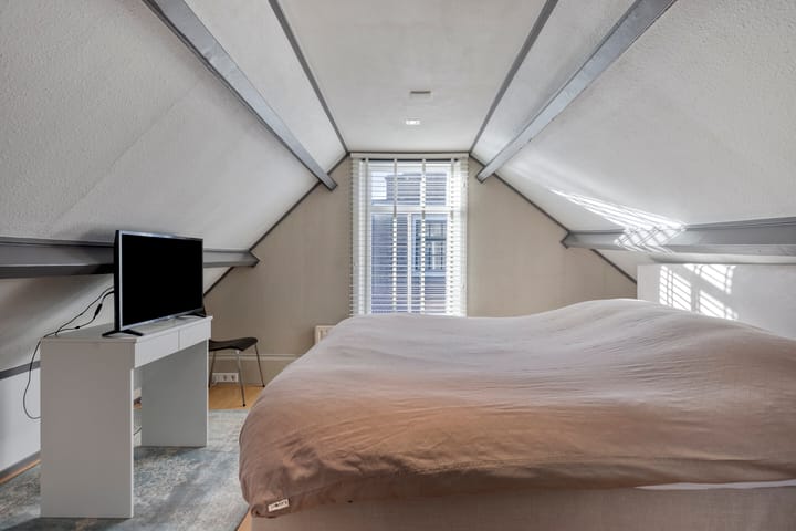 Photo 13 of Lange St. Janstraat 3