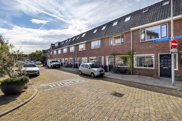 Photo 3 of Adelboldstraat 52