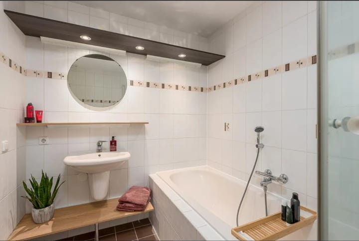 Foto 28 van Delacroixstraat 11