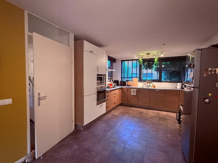 Foto 6 van Delacroixstraat 11