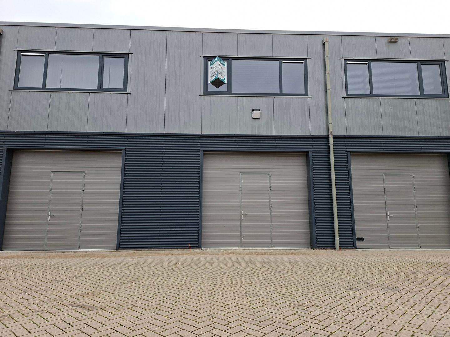 Bekijk foto 1 van Industrieweg 13-04