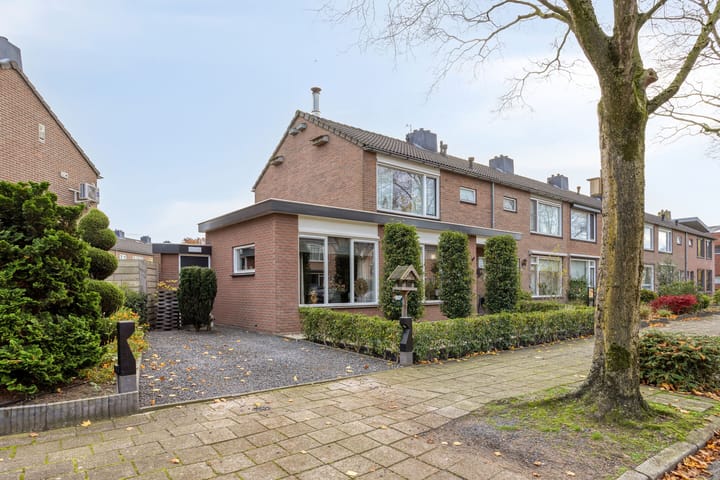 Photo 2 of Van der Duyn van Maasdamstraat 30