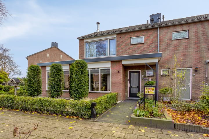 Photo 4 of Van der Duyn van Maasdamstraat 30