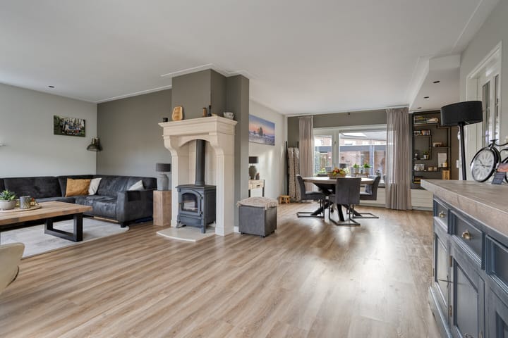 Foto 8 van Van der Duyn van Maasdamstraat 30