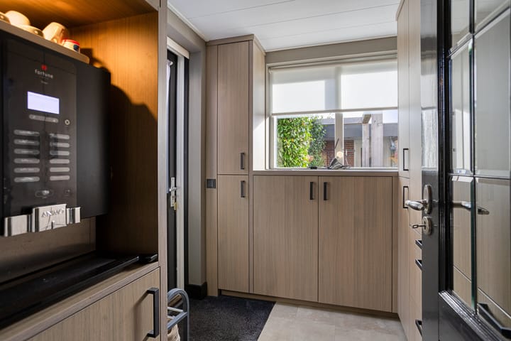 Foto 16 van Van der Duyn van Maasdamstraat 30