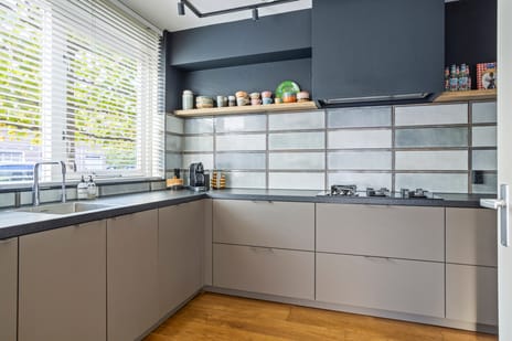 Gele lis 36 secondary image