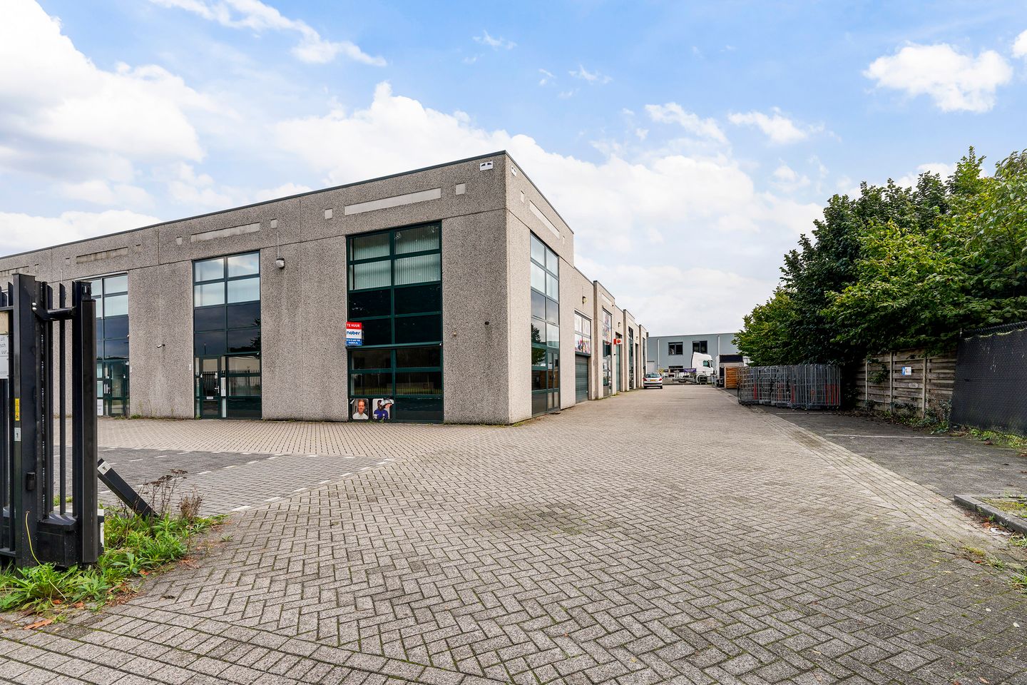 Bekijk foto 1 van Aphroditestraat 75