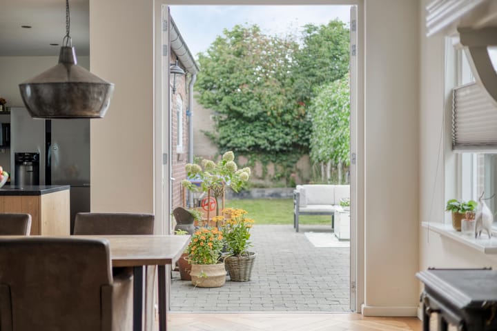 Photo 3 of Adelstraat 25