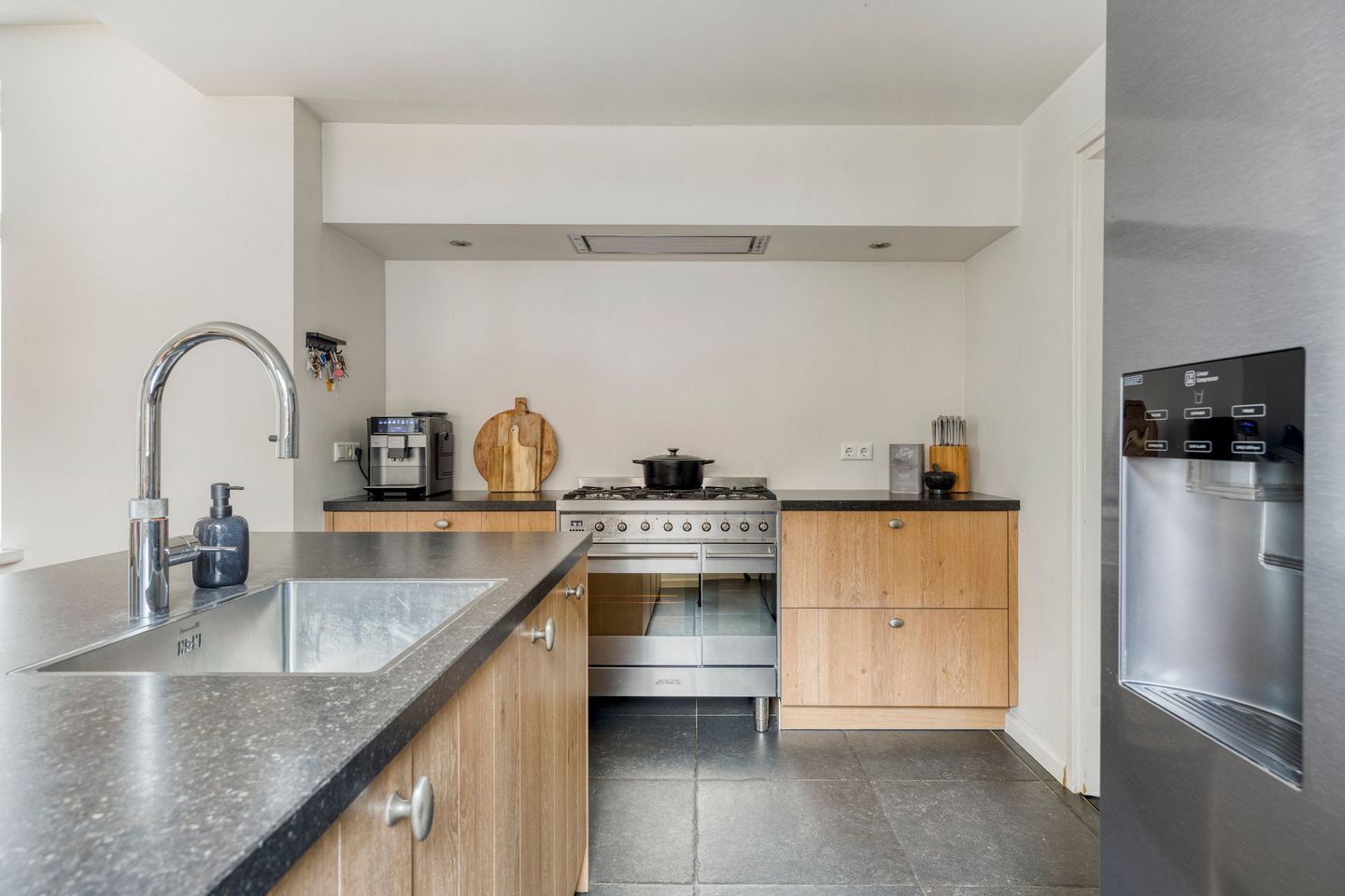 Photo 19 of Adelstraat 25