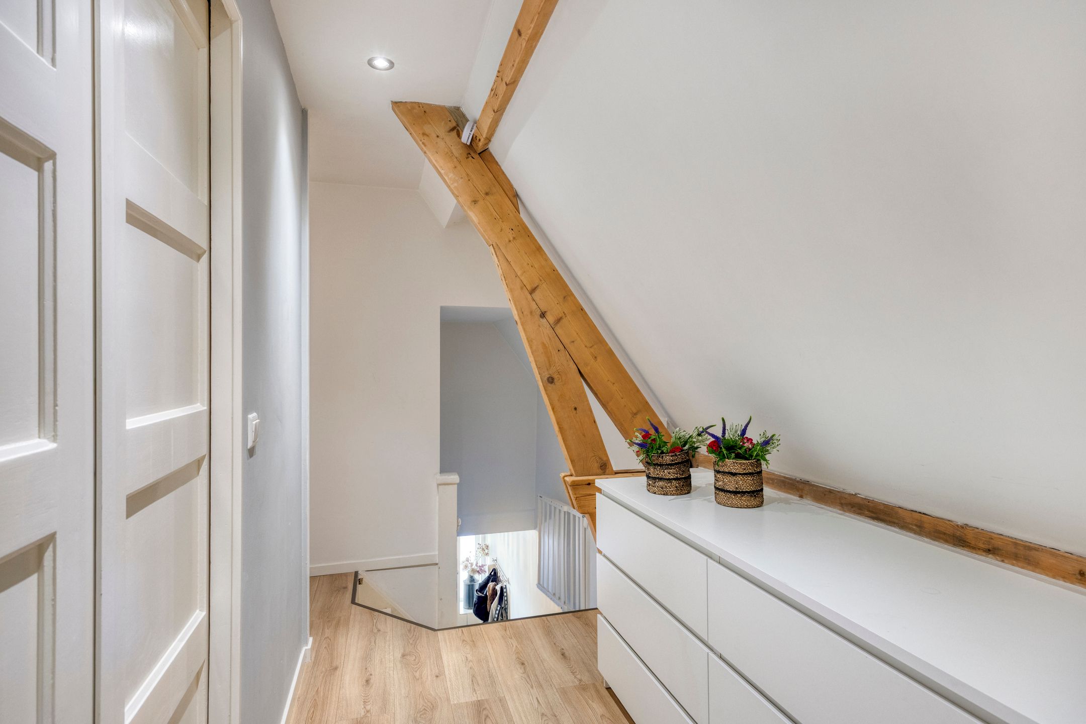 Photo 24 of Adelstraat 25