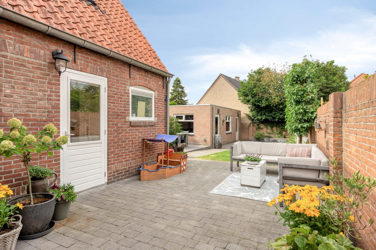 Photo 35 of Adelstraat 25