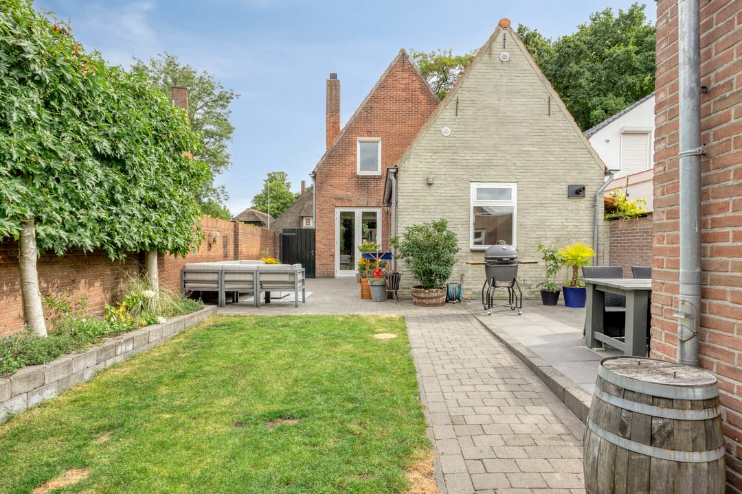 Photo 38 of Adelstraat 25