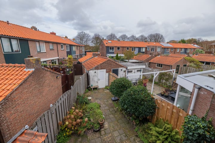 Photo 31 of Meidoornstraat 2