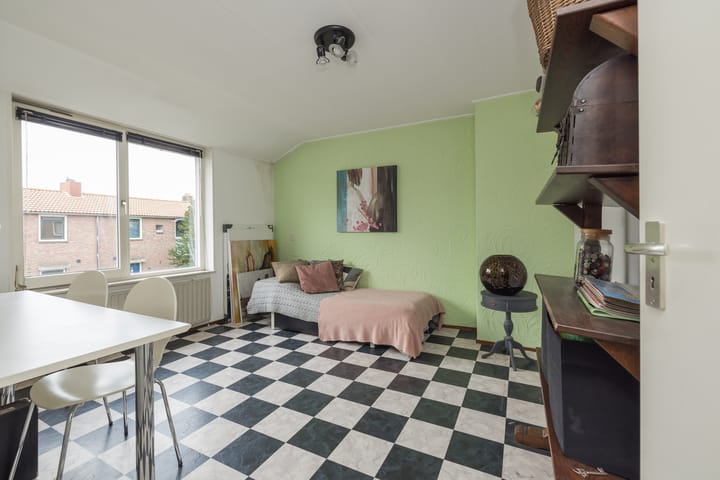 Photo 35 of Meidoornstraat 2