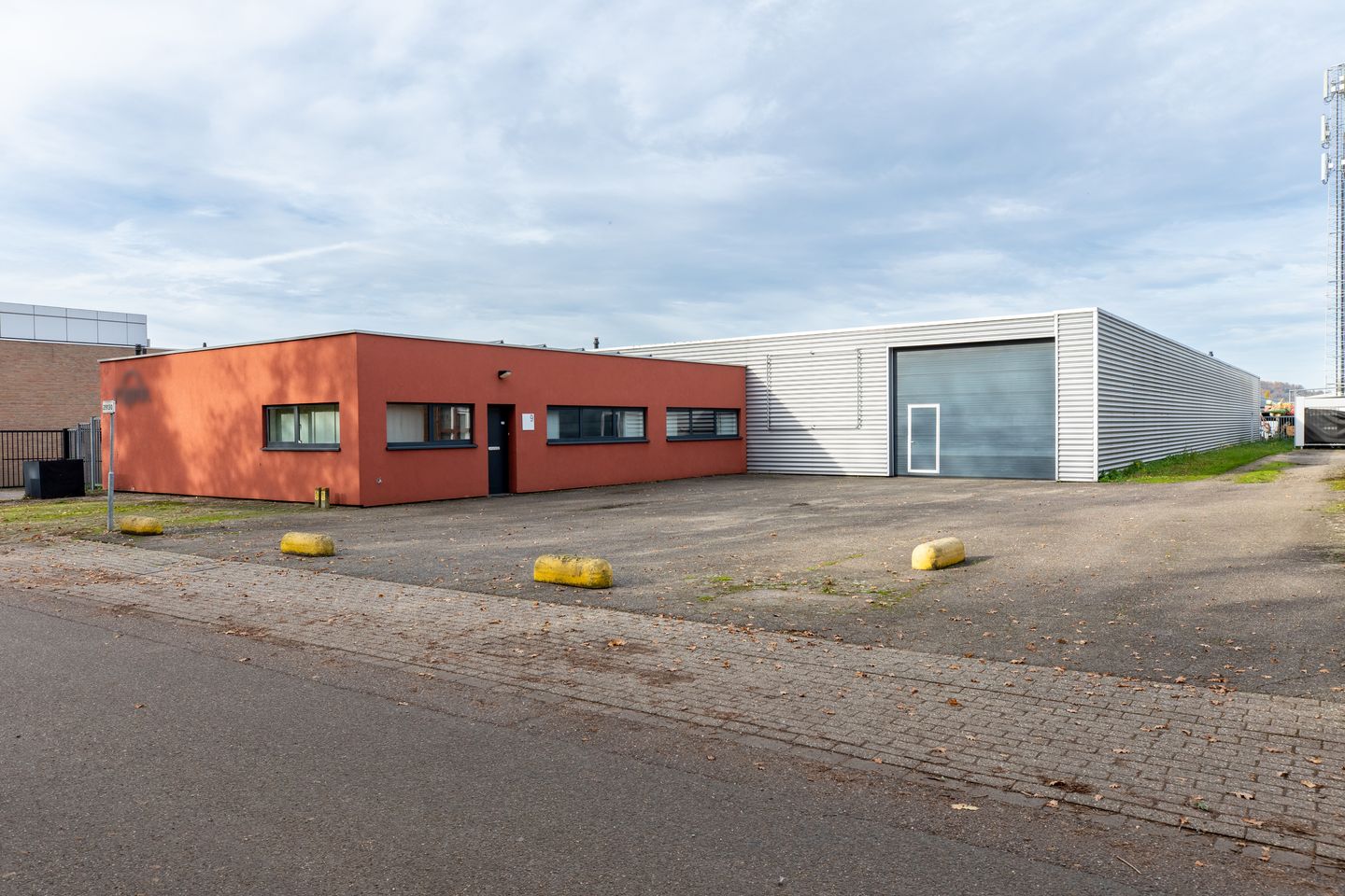 Bekijk foto 1 van Industrieweg 9