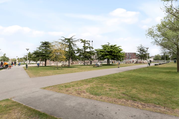 Photo 39 of Van Swindenstraat 223