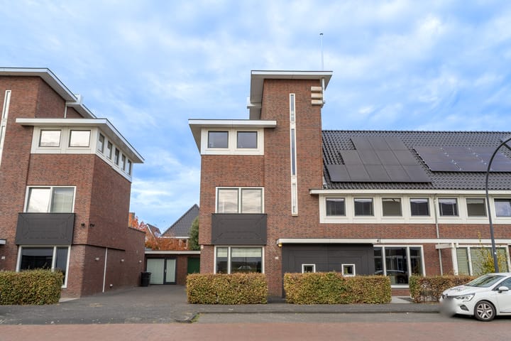 Photo 32 of Varsseveldstraat 143