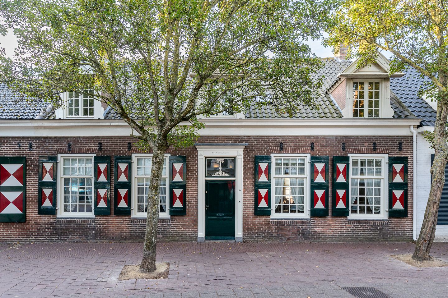 View photo 1 of Ooststraat 14