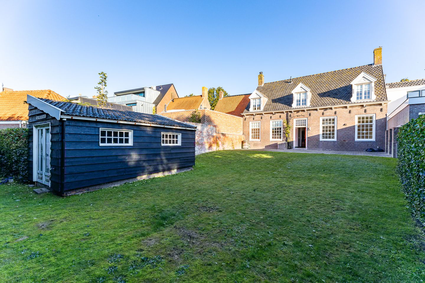 View photo 2 of Ooststraat 14