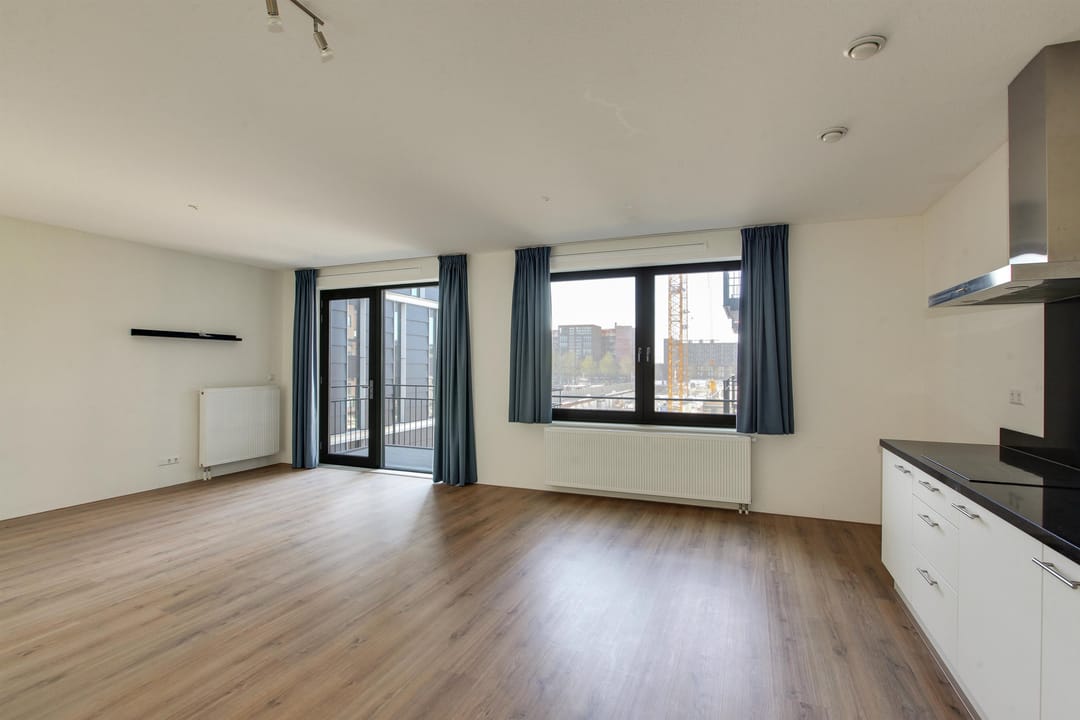 Photo 13 of Bert Haanstrakade 932