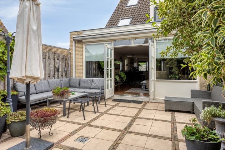 Photo 1 of Anna Teding van Berkhoutstraat 34