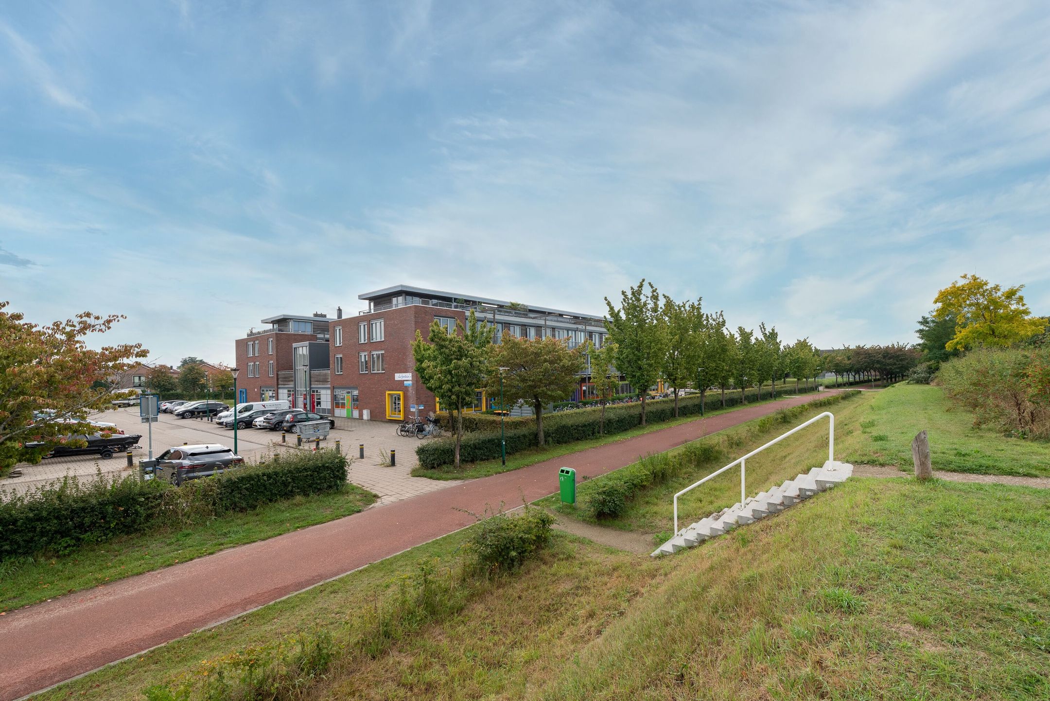 Photo 21 of Bronmos 14