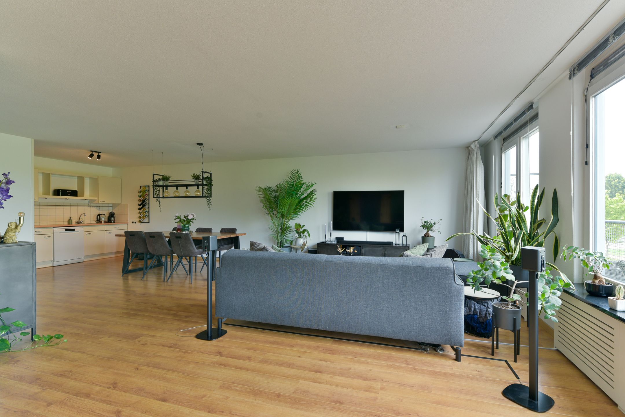 Photo 12 of Bronmos 14