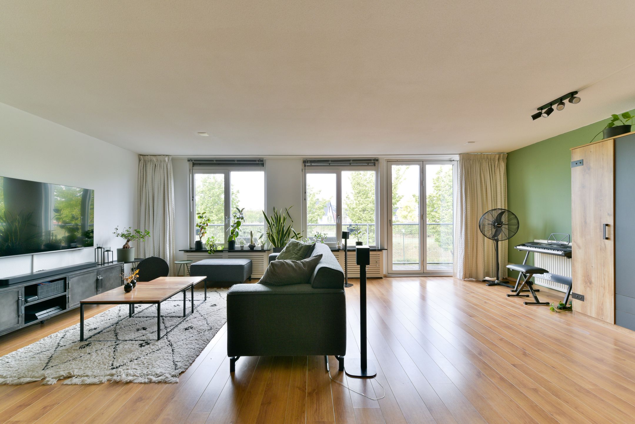 Photo 18 of Bronmos 14