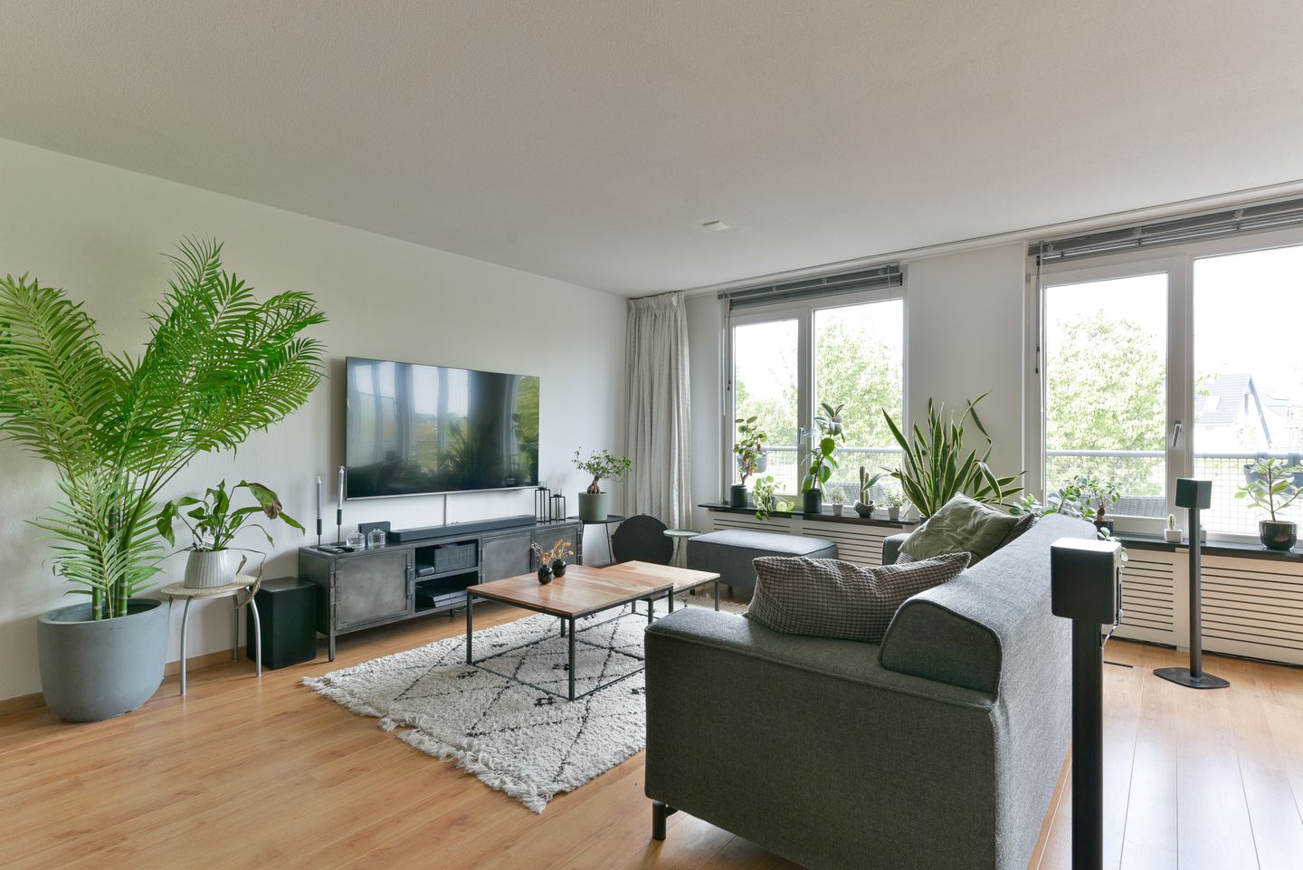 Photo 19 of Bronmos 14