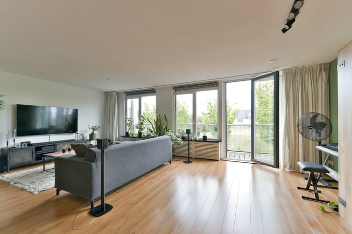 Photo 20 of Bronmos 14